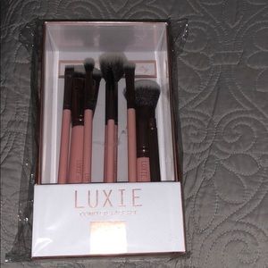 *BRAND NEW, SEALED* Luxie Complete Face Brush Set
